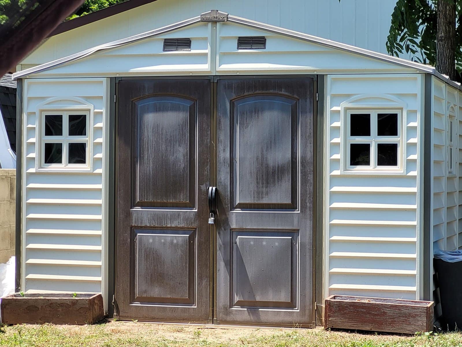 Resin shed with Two Front Planters