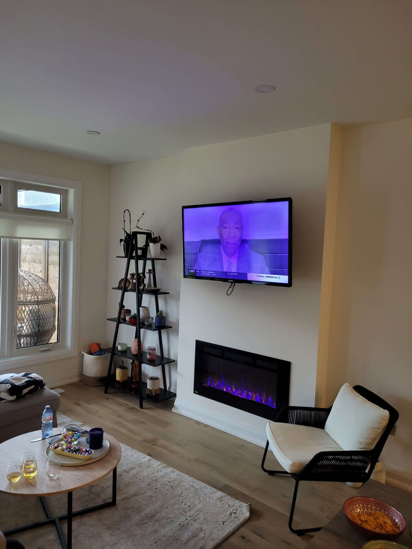 A contemporary living room as an example of interior design number 45 in our list of backyard business ideas.