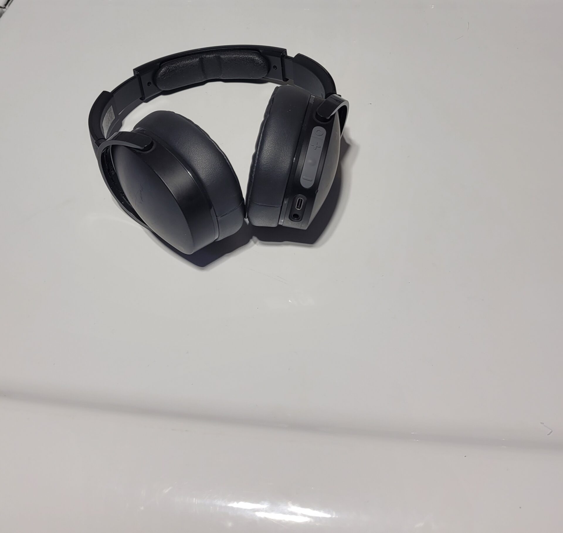 An image of headphones on a white backdrop as an example for Mobile DJ services number 80 on our list of backyard business ideas